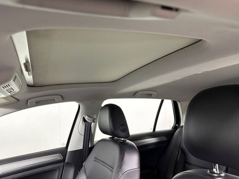 Used 2016 Volkswagen Golf SE w/ Lighting Package FWD image 13