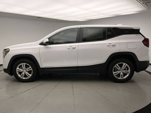 Used 2022 GMC Terrain SLE FWD image 1