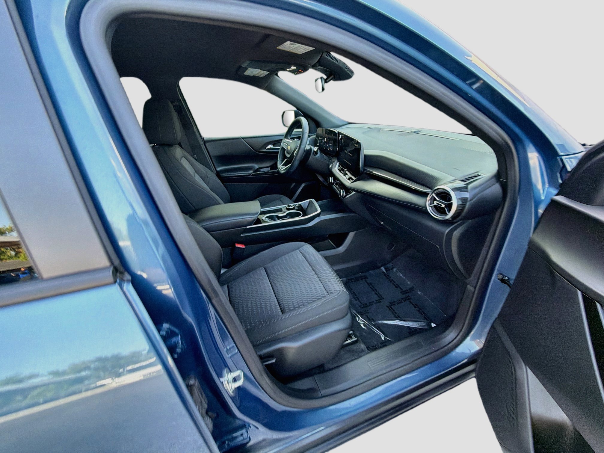 Used 2027 Chevrolet Equinox LT FWD image 32