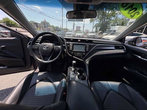 Used 2018 Toyota Camry SE FWD image 11