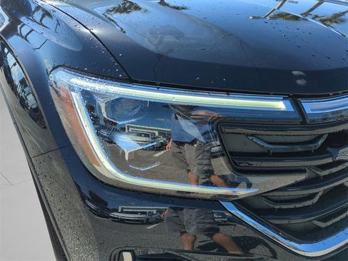 Used 2025 Volkswagen Atlas Cross Sport SEL Premium R-Line image 44