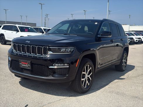 Used 2024 Jeep Grand Cherokee Limited AWD/4WD image 2