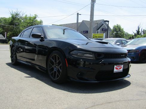 Used 2019 Dodge Charger Scat Pack RWD image 1