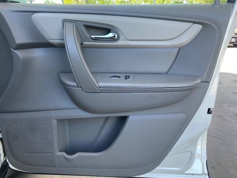 Used 2015 Chevrolet Traverse LT w/ Style and Technology Package FWD image 24