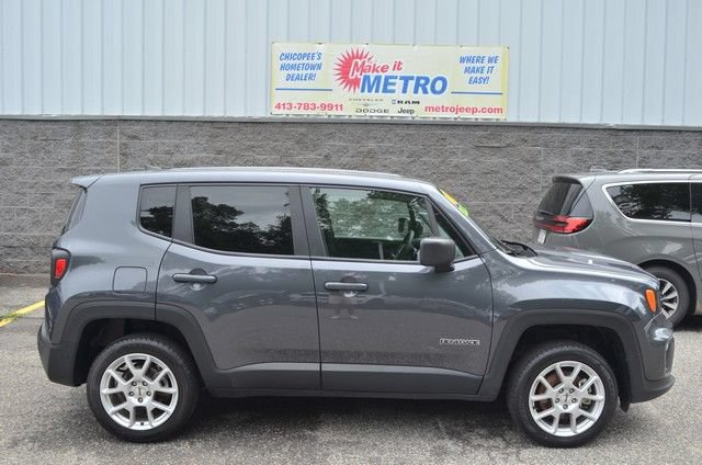 Used 2023 Jeep Renegade Latitude AWD/4WD image 9