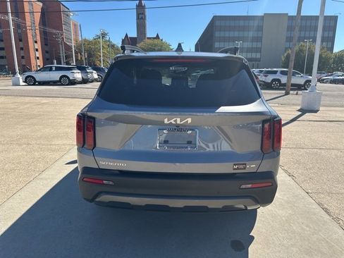 Used 2023 Kia Sorento S w/ Panoramic Sunroof Package image 4