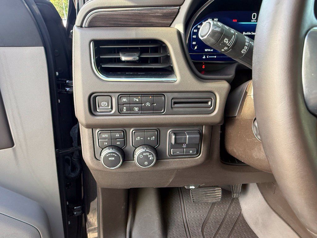 Used 2024 Chevrolet Tahoe LT w/ Luxury Package AWD/4WD image 23