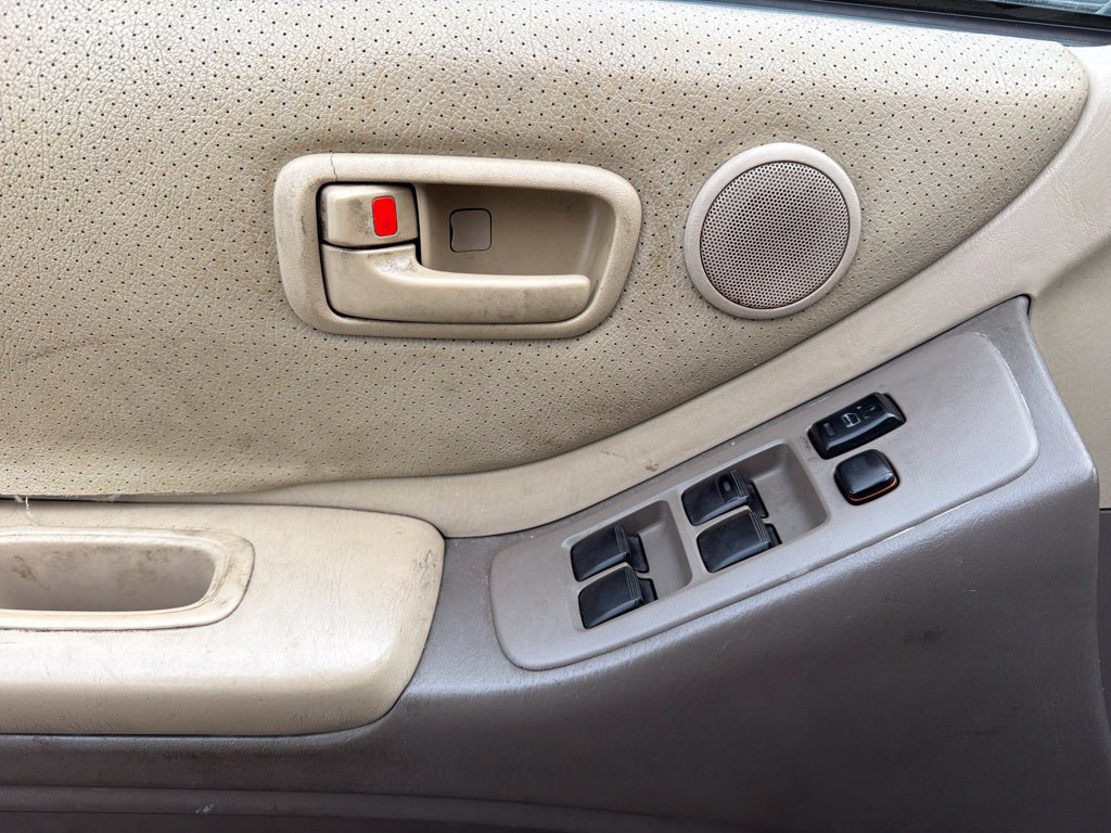 Used 2005 Toyota Highlander 2WD V6 w/ 3rd Row image 12