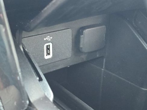 Used 2018 Ford Explorer XLT w/ Equipment Group 202A FWD image 37