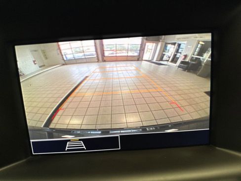 Used 2024 GMC Terrain SLE w/ Driver Convenience Package image 22