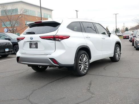 Used 2022 Toyota Highlander Platinum image 5