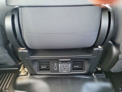 Used 2022 Chevrolet Silverado 1500 LT image 32