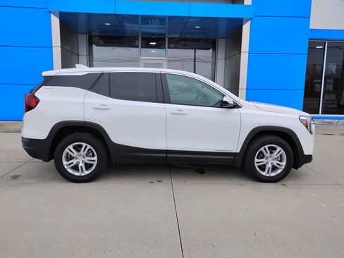 Used 2023 GMC Terrain SLE image 34