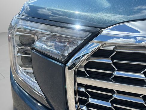 Used 2024 GMC Terrain Denali w/ Denali Premium Package AWD/4WD image 9