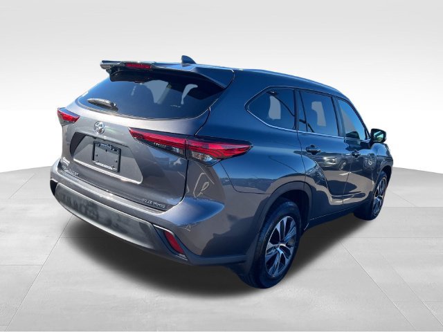 Used 2023 Toyota Highlander XLE AWD/4WD image 5