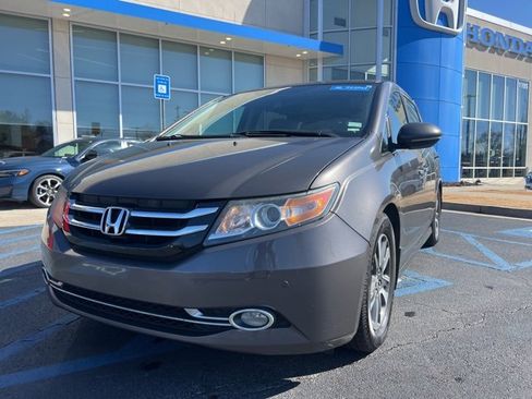 Used 2016 Honda Odyssey Touring Elite image 2