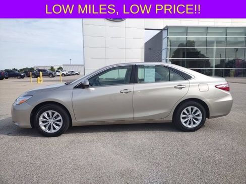 Used 2017 Toyota Camry LE FWD image 2