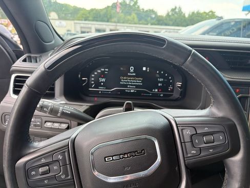 Used 2023 GMC Yukon XL Denali Ultimate AWD/4WD image 4