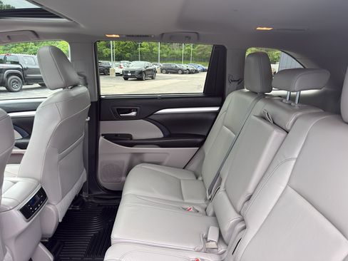 Used 2016 Toyota Highlander XLE AWD/4WD image 33