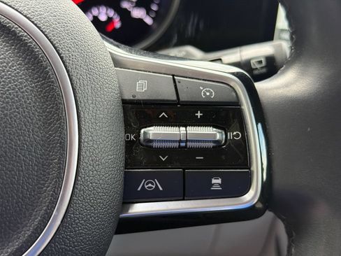 Used 2024 Kia Carnival EX FWD image 24