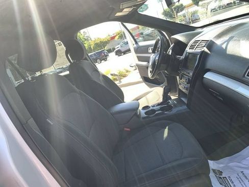 Used 2017 Ford Explorer XLT w/ Equipment Group 201A FWD image 14