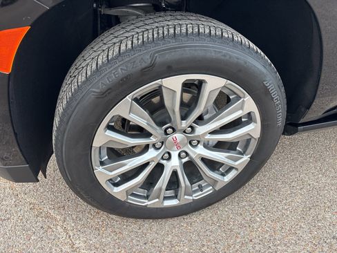 Used 2023 GMC Yukon XL Denali w/ Denali Reserve Package image 26