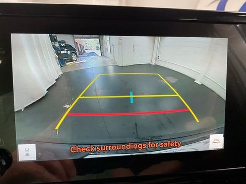 Used 2025 Toyota Corolla Cross XLE w/ Convenience Package image 27