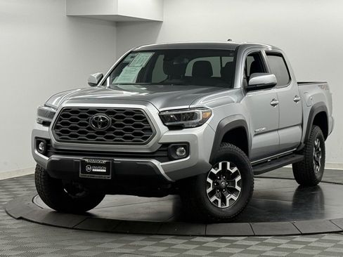 Certified 2023 Toyota Tacoma TRD Off-Road image 2