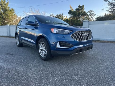Used 2024 Ford Edge SEL w/ Cold Weather Package image 3