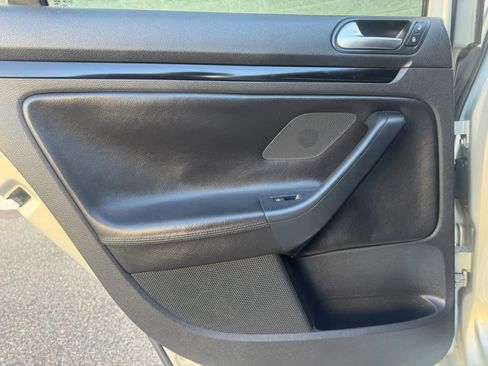 Used 2010 Volkswagen Jetta TDI image 19