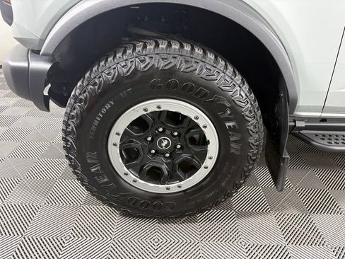 Certified 2023 Ford Bronco Badlands w/ Sasquatch Package AWD/4WD image 11