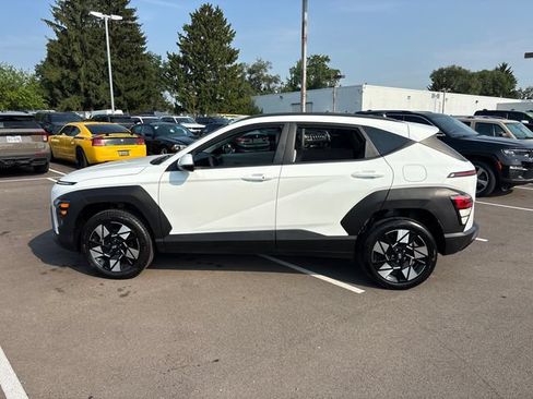 Used 2024 Hyundai Kona SEL AWD/4WD image 3