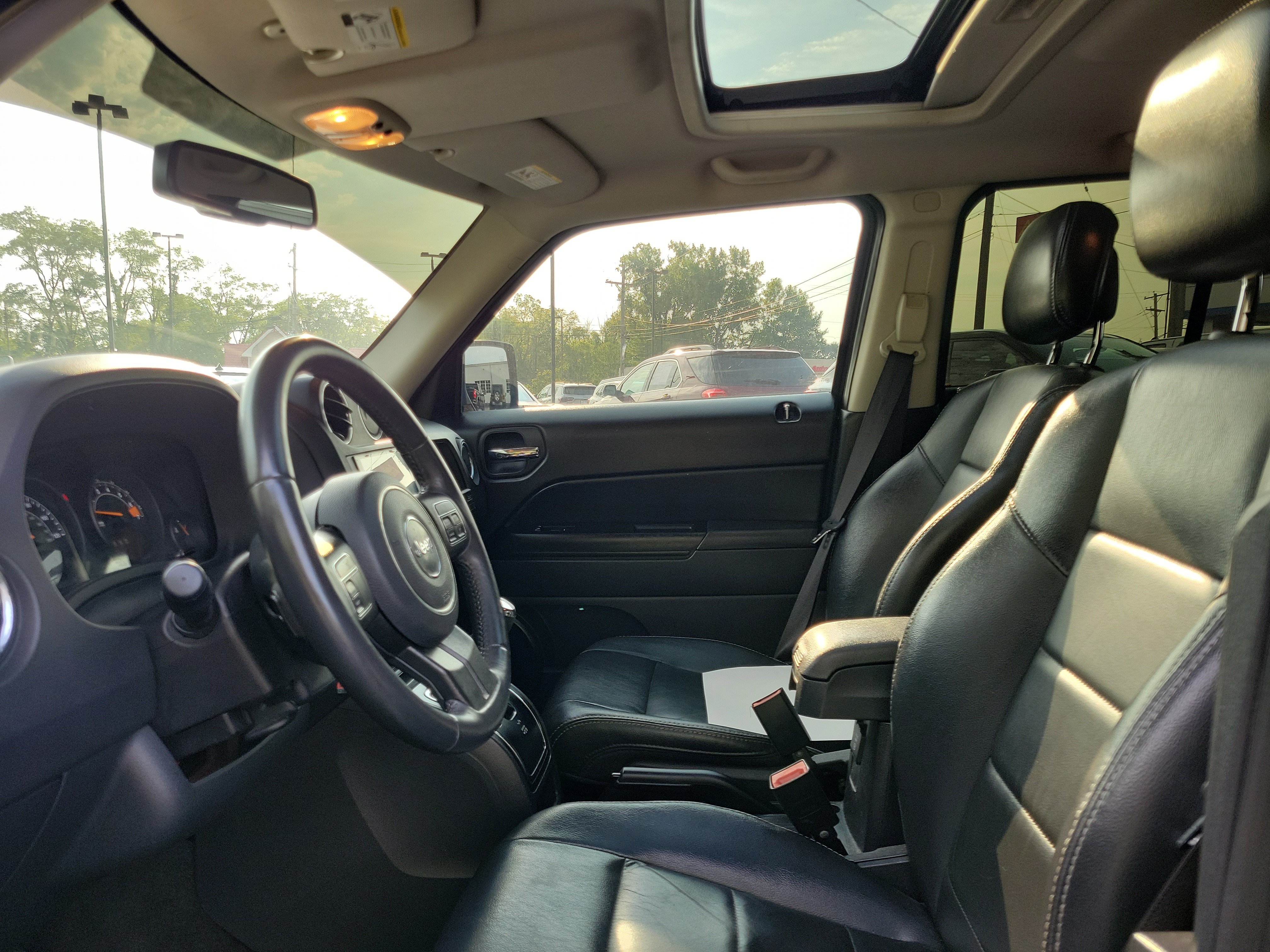 Used 2016 Jeep Patriot High Altitude FWD image 15