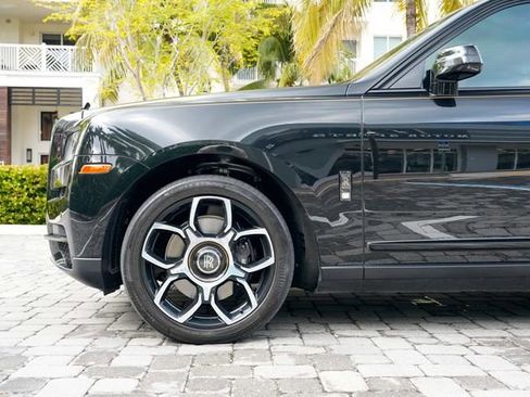 Used 2020 Rolls-Royce Cullinan Black Badge image 12