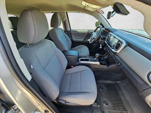 Used 2022 Toyota Tacoma SR5 RWD image 19