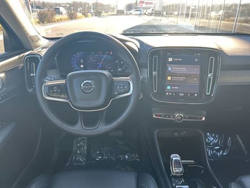 Certified 2025 Volvo XC40 B5 Plus AWD/4WD image 18