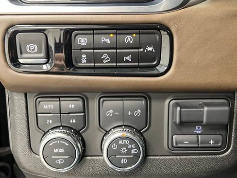 Used 2025 GMC Yukon Denali Ultimate w/ LPO, Floor Liner Package image 31