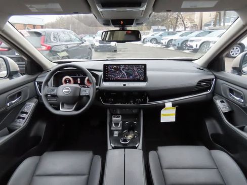 Used 2025 Nissan Rogue SL image 18