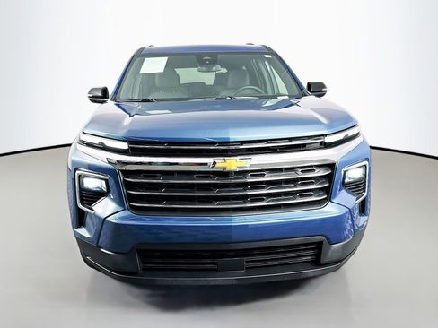 Used 2025 Chevrolet Traverse LT AWD/4WD image 2