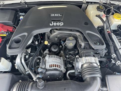 Used 2020 Jeep Gladiator Rubicon w/ Trailer Tow Package image 32