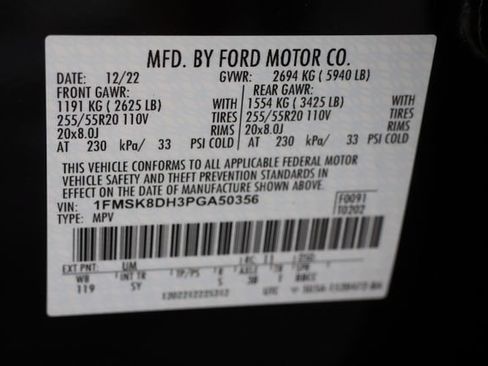 Used 2023 Ford Explorer XLT w/ Equipment Group 202A AWD/4WD image 32