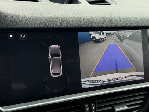 Used 2019 Porsche Cayenne Base image 15