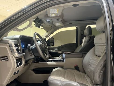 Certified 2025 Ford F250 Platinum w/ Platinum Plus Package AWD/4WD image 19