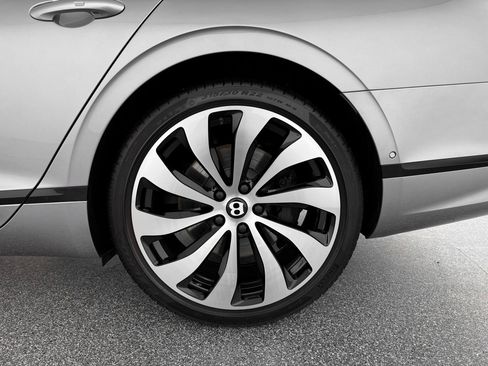 Used 2023 Bentley Flying Spur Azure image 35