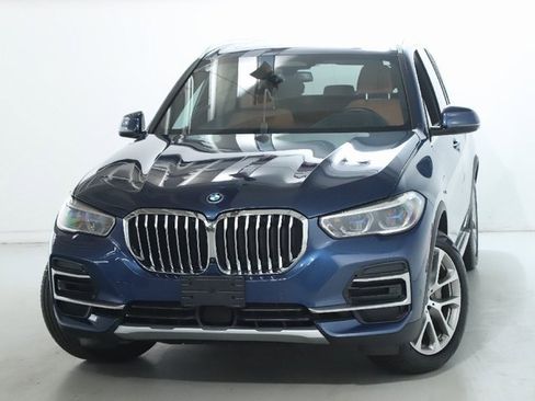 Certified 2022 BMW X5 xDrive45e w/ Executive Package image 3