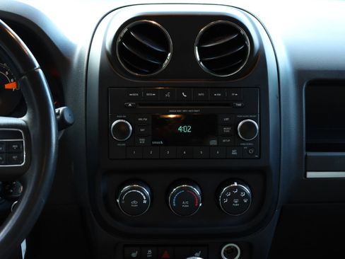 Used 2016 Jeep Patriot High Altitude image 10