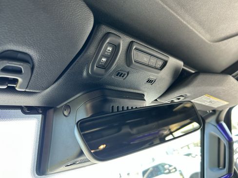 Used 2020 Jeep Wrangler Unlimited Sahara AWD/4WD image 17