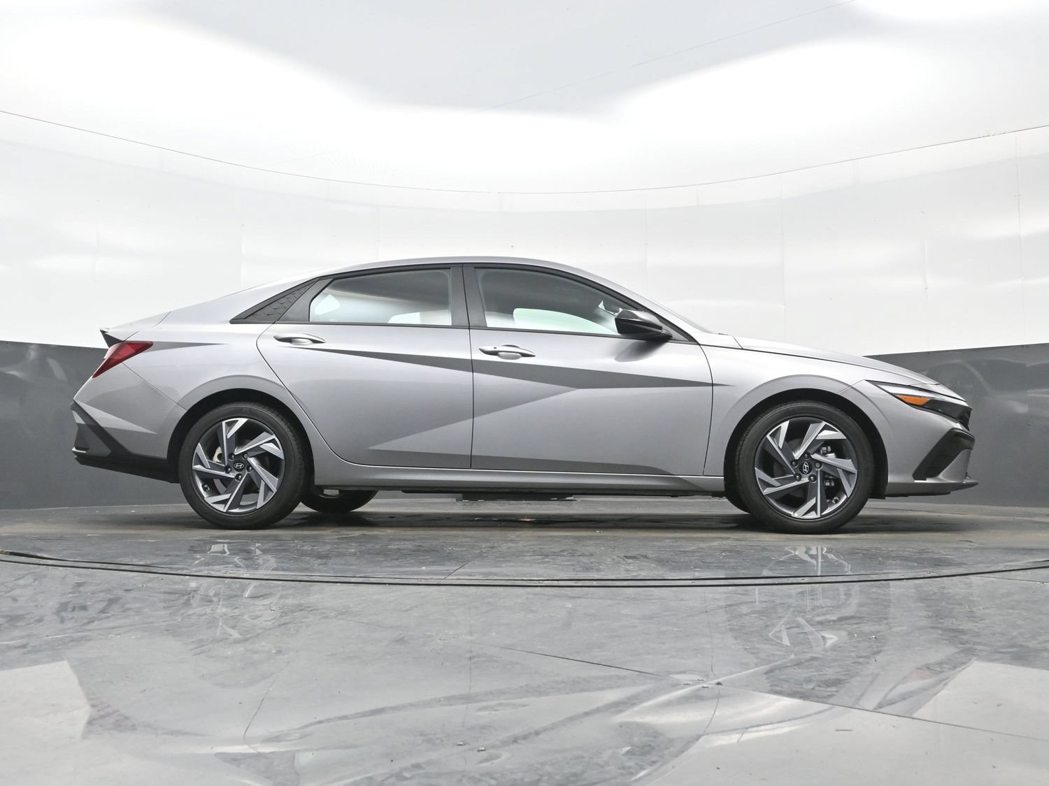 Used 2025 Hyundai Elantra Sport FWD image 30