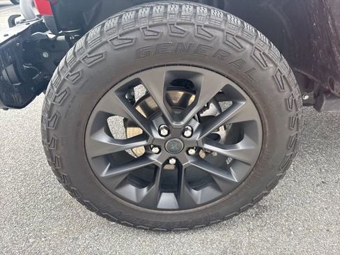 Used 2025 Jeep Wrangler Unlimited Sahara image 8