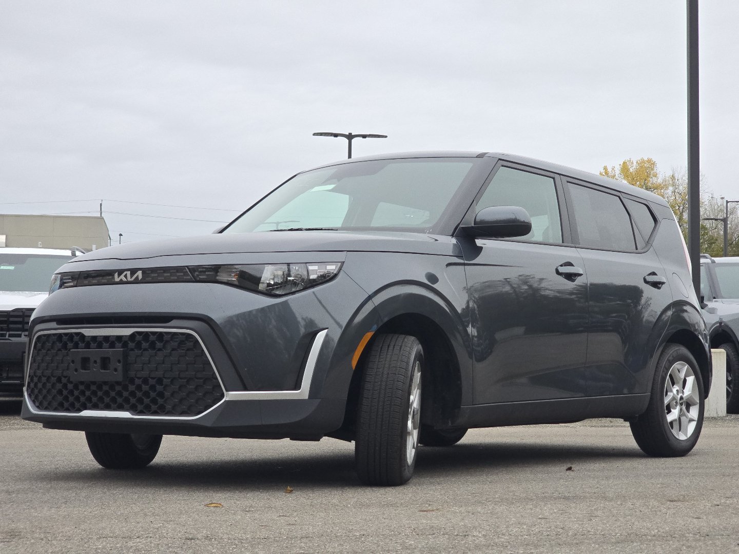 Used 2025 Kia Soul LX w/ LX Technology Package FWD image 10
